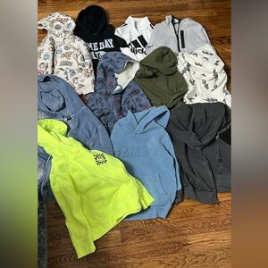 Huge bundle size 5 hoodies and sweatshirts